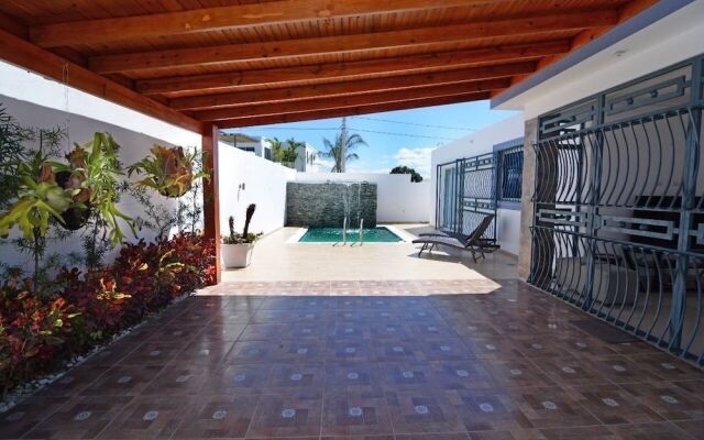Modern House Pool AC WiFi