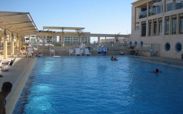 Michelle Suites
