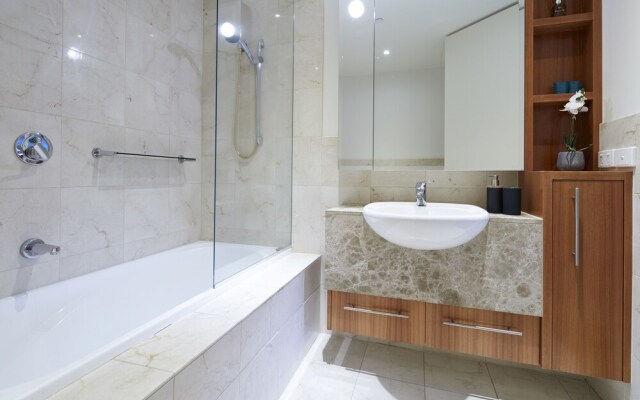 Apt Walking Distance to MCG & Epworth Hospital