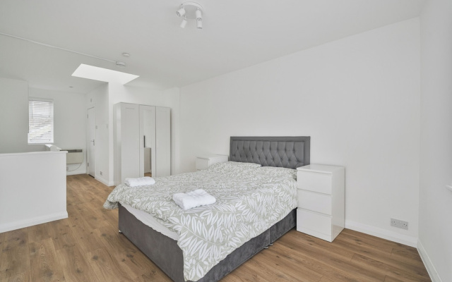 2 Bed Flat - Sleeps 3 - Parking - Wifi