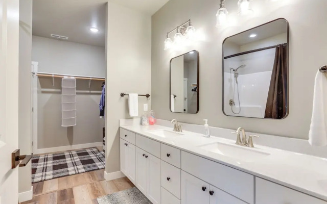 Spacious, Rustic Spearfish Home: Walk to Downtown!