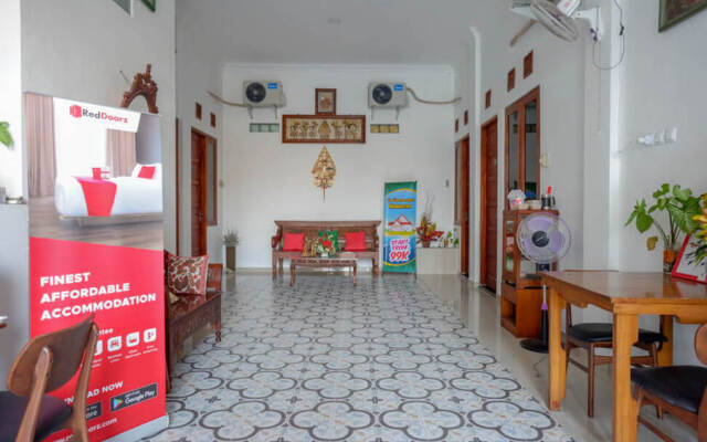RedDoorz near Stasiun Purwosari