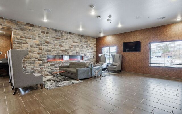 Cobblestone Hotel & Suites - Central Wisconsin Airport