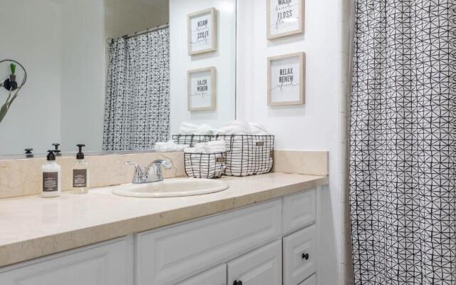 Spacious Guest Studio with Private Entry