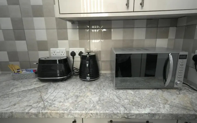Charming Oxford Apartment in Telford - Flat 1