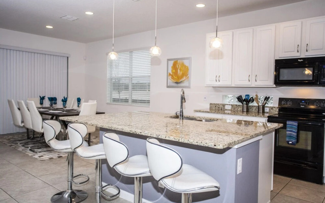 6BR Villa - 327 Marcello Blvd