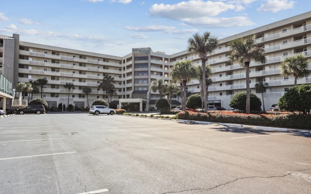 Inlet Reef 402 2 Bedroom Condo by RedAwning