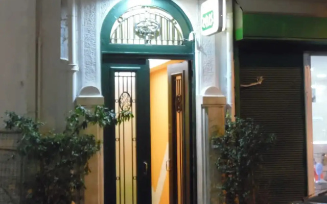 Zeus Hostel