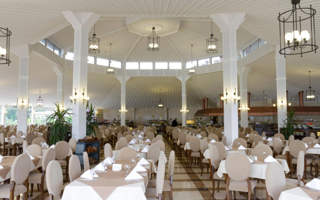 Отель Club & Hotel Letoonia