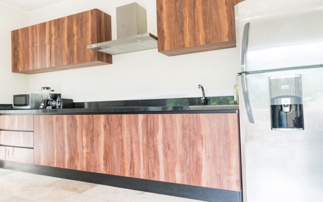 Stunning 2BR Condo Breathtaking Sky Bar Rooftop Pool Gym