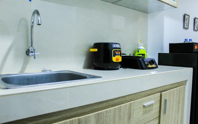 Modern and Comfortable Studio Springwood Apartment