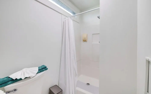Walk to Beach: Riverside Retreat in Seaside!