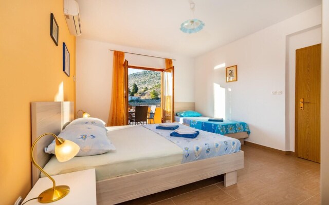 Awesome Apartment in Modric With 2 Bedrooms and Wifi