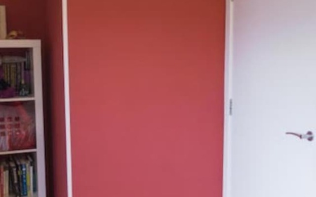 Homely 2 Bedroom Apartment in Bow