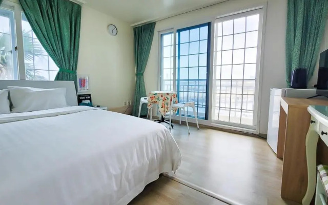 Jeju Sea Palace Pension (Jeju Badaseong Pension)