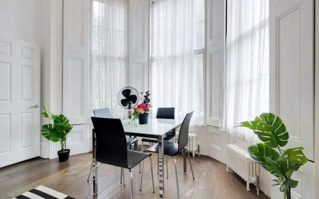 Large Studio Apartment  Central London