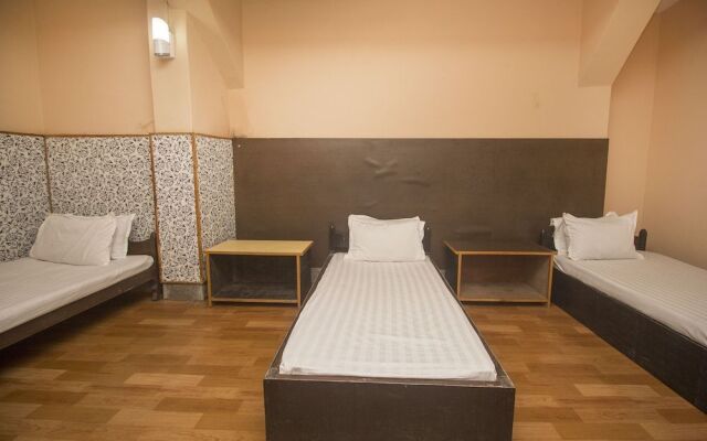 Spot On 61318 Plato Homestay