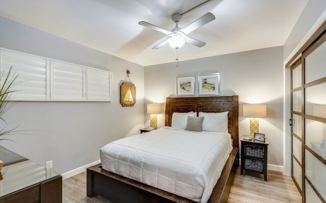 Holiday Surf & Racquet 402 2 Bedroom Condo by RedAwning