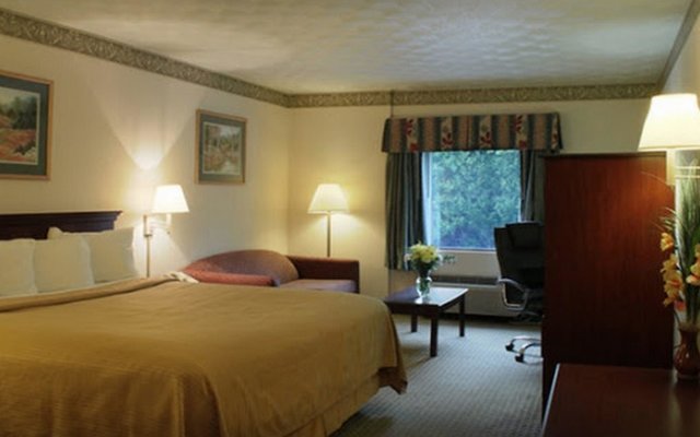 The Royal Inn & Suites