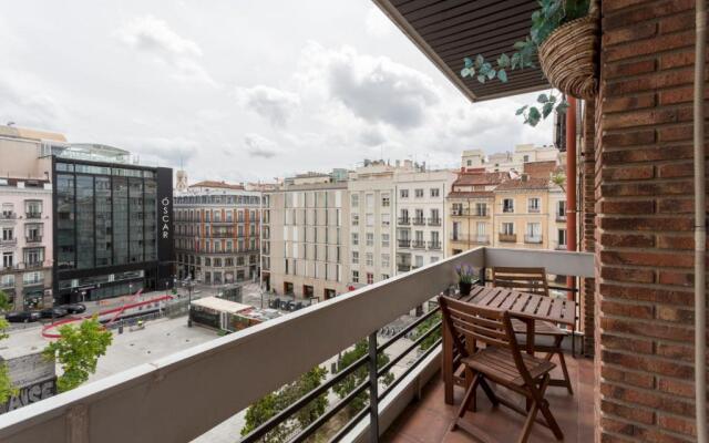 Cozy studio overlooking Pedro Zerolo Square
