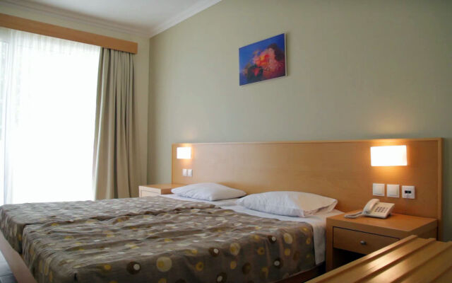 Hotel Niriides Beach