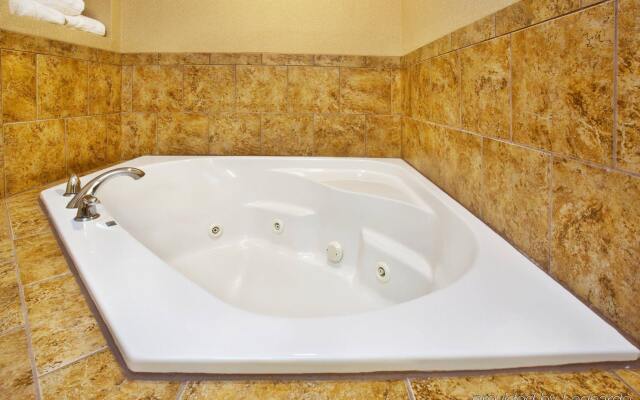 Holiday Inn Express & Suites Sheldon by IHG