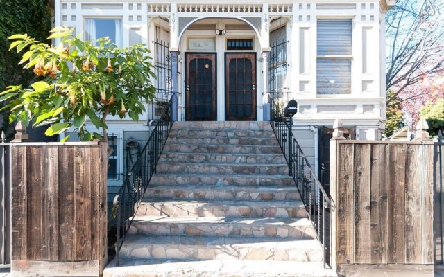 Stunning 1 Bedroom Flat