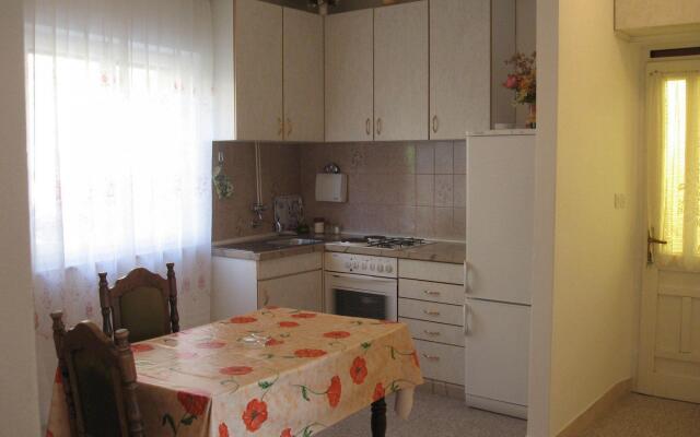 Apartment Pero - free wifi and air con