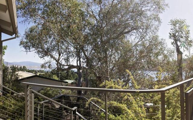 'Matilda' - Spacious & centrally located with great lake views