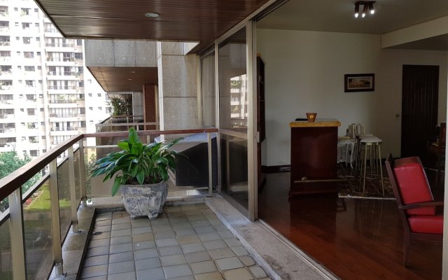 Apartamento em Cond de Luxo em Sao Conrado