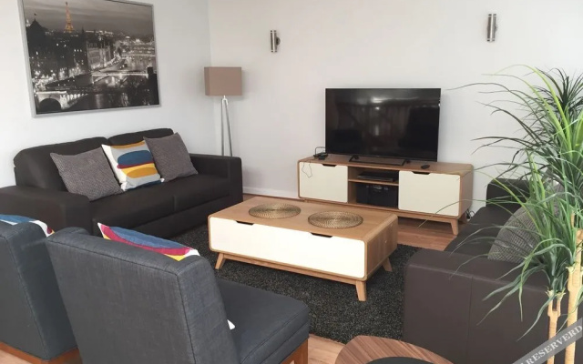 Adelaide DressCircle Apartments - Specialty Accommodation