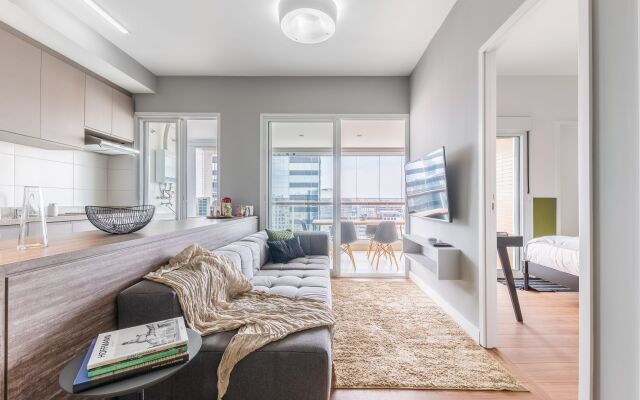 Apartamento com varanda e ótima localização | Vila Olímpia