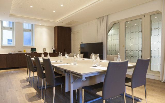 Kozmo Hotel Suites & Spa - Small Luxury Hotels of the World