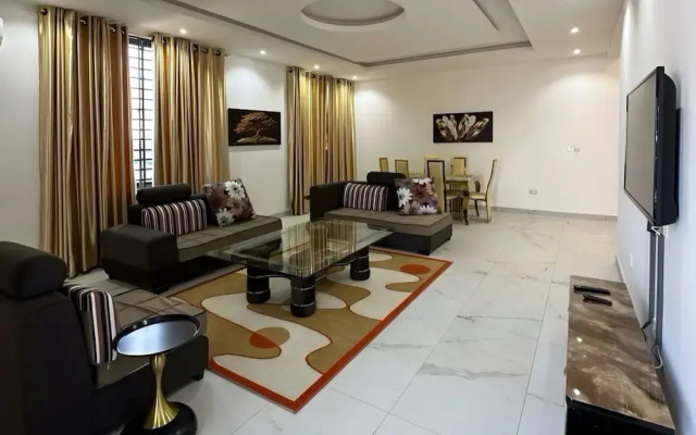 2BR Apartment With Pool and Wifi Near Airport