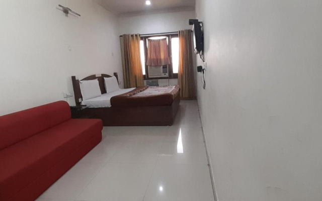 Hotel Holiday Comfort - 800 mts from Jallianwala Bagh, Amritsar