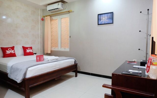 ZEN Rooms Basic D Rainbow near Royal Plaza