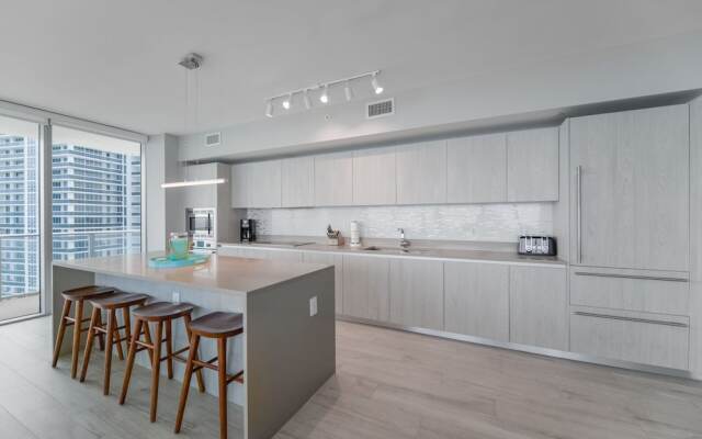 Oceanfront Luxury Hyde Beach Condo