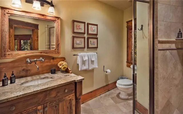 Gold Mine Lodge 6 BedroomHoliday home By Moving Mountains