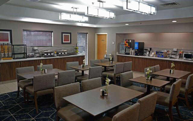 Best Western Plus Gateway Inn & Suites