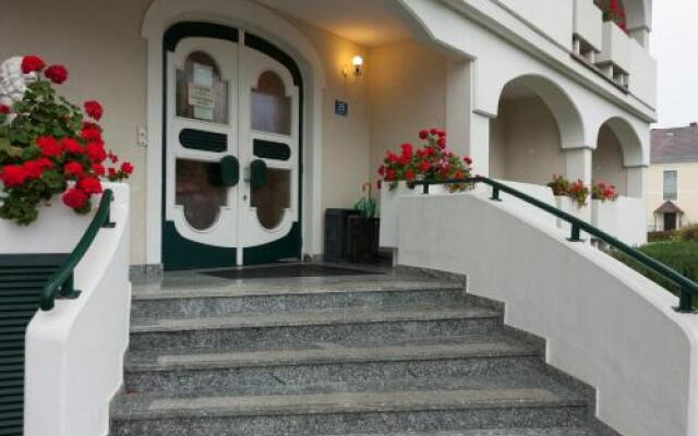 Hotel & Kurpension Weiss