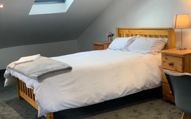 Stunning 5bed House in Birmingham Contractors Also