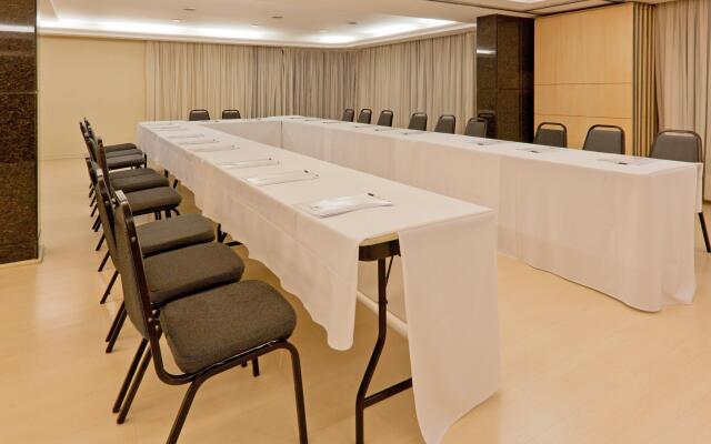 Master Porto Alegre Hotel - Av Carlos Gomes, Proximo Consulado Americano
