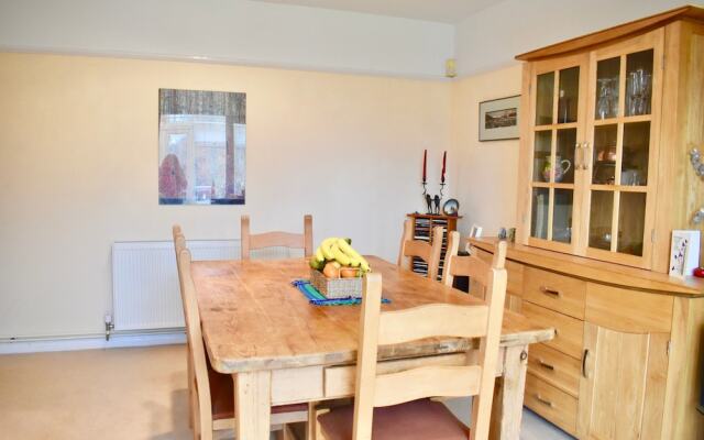 Three Bedroom Home With Garden in Brighton