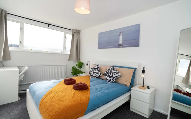 Spacious - 3 Bed - Free Parking