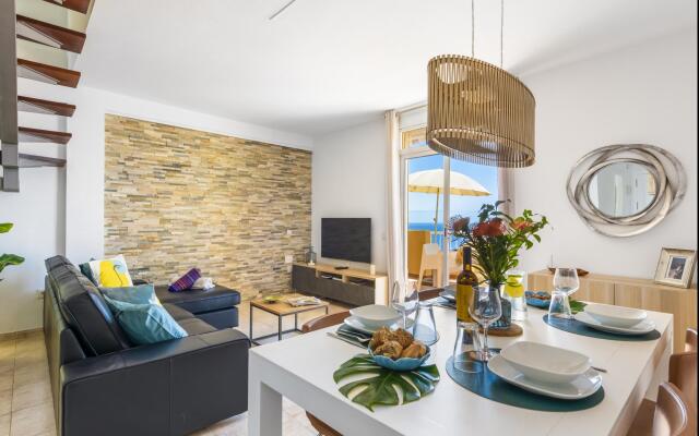 Beachfront triplex with swimming pool parking