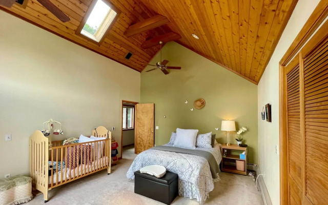 Lakeside Berkshires Home Near Hiking & Skiing!