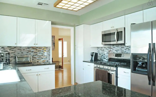 Luxury 4br 8min to Las Vegas Strip