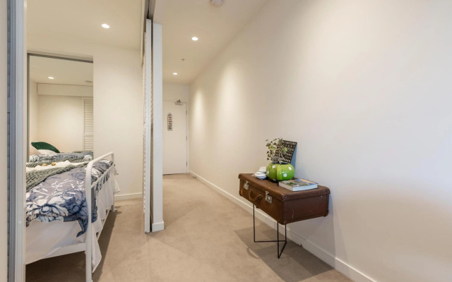 Luxurious Riverside Resort Style Apartment☆Pool☆Spa☆Gym☆Rooftop With City Views – Guest Rooms – Melbourne