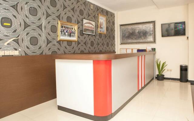 RedDoorz near Maranatha University 3