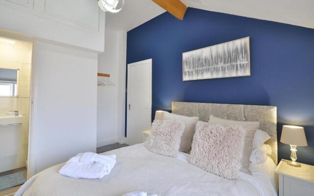Rooms at 153 ROOM ONLY